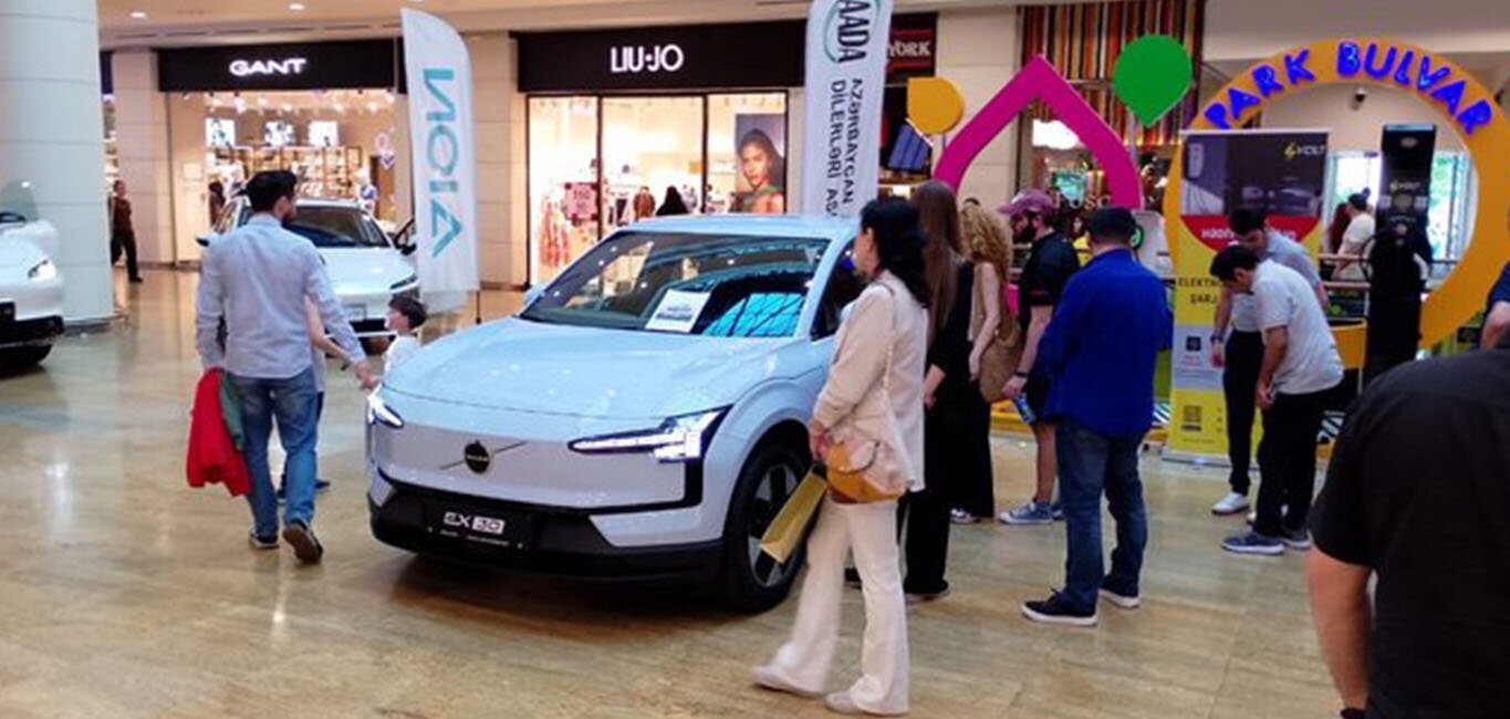 park-bulvar-avm-de-aada-yasil-olke-adli-elektrik-avtomobillerin-sergisini-teskil-etdi