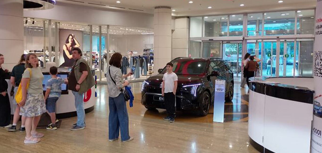 park-bulvar-avm-de-aada-yasil-olke-adli-elektrik-avtomobillerin-sergisini-teskil-etdi
