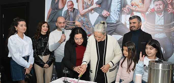Yanvarın 13-də "Park Bulvar" ticarət mərkəzinin təşkilati dəstəyi ilə "Park Cinema"da "Xəyanətə yox" filminin imza günü keçirilib.