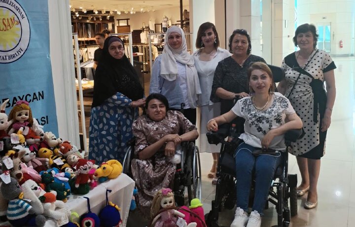 "GÜLSAM" Əlillərin Reabilitasiyası İctimai Birliyinin xeyriyyə sərgisi